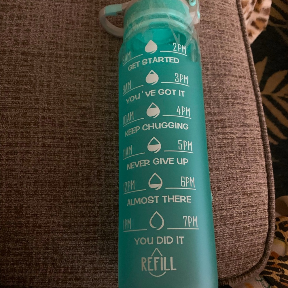 Drink bottle holds 32 oz with encouragement on the side